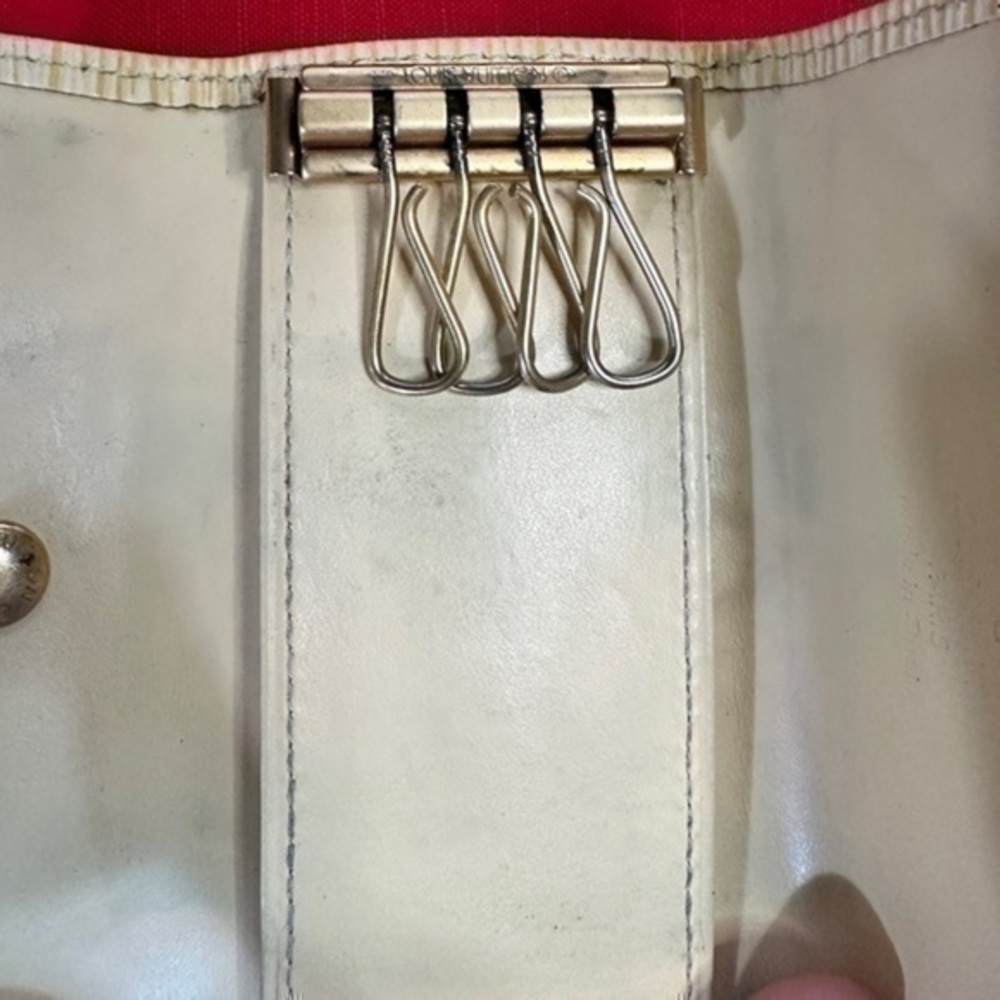 AUTHENTICATED Louis Vuitton key holder. Good condition. - Picture 12 of 13